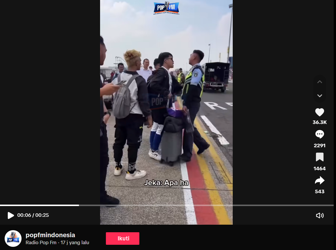 Jeka Saragih cekcok dengan petugas bandara